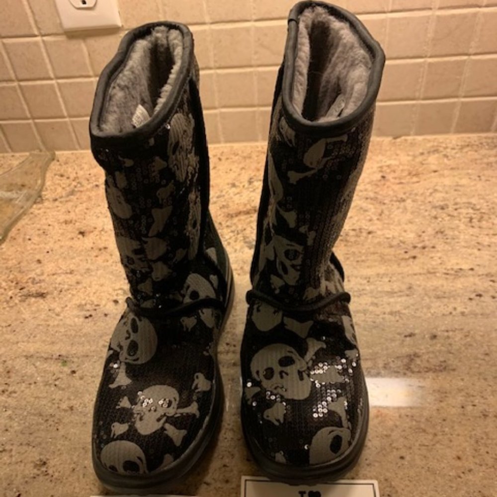 NEW Blk Sequined Skull UGGs